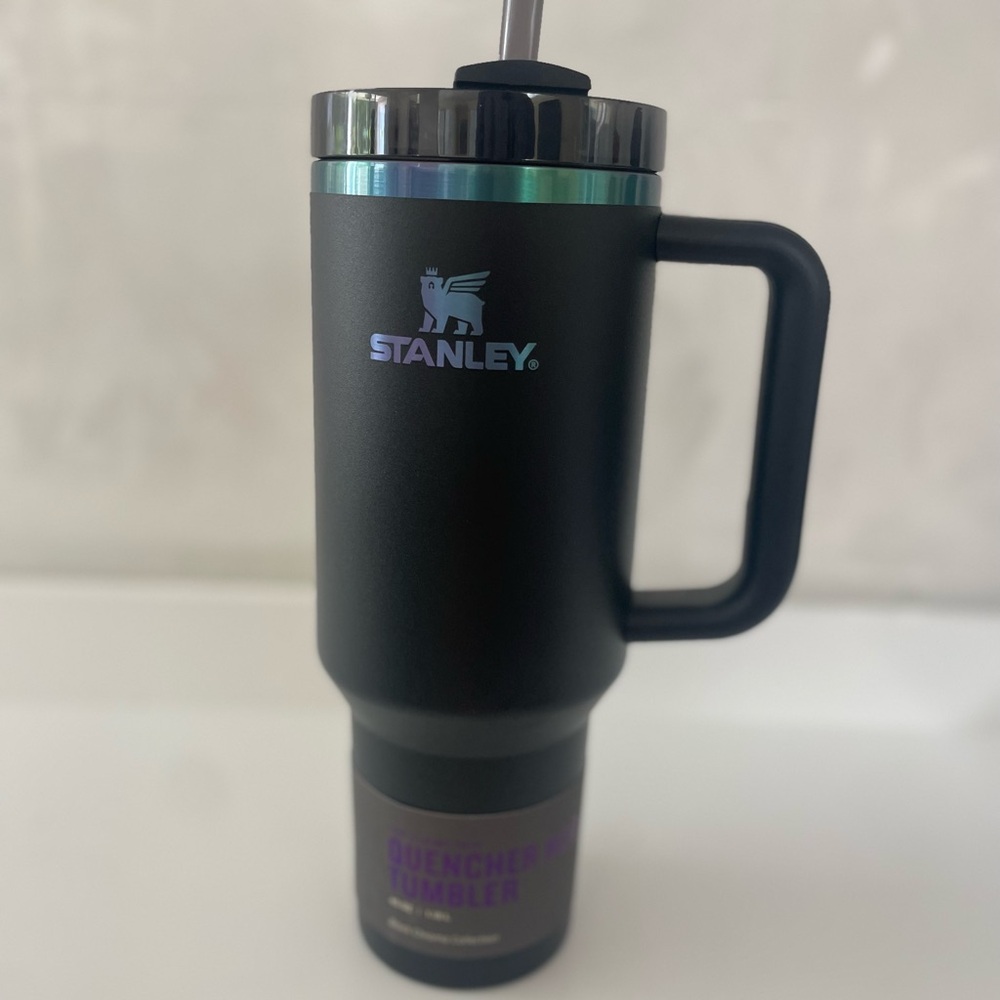 STANLEY BLACK CHROMA QUENCHER H2.0 FLOWSTATE™ TUMBLER | 40 OZ
